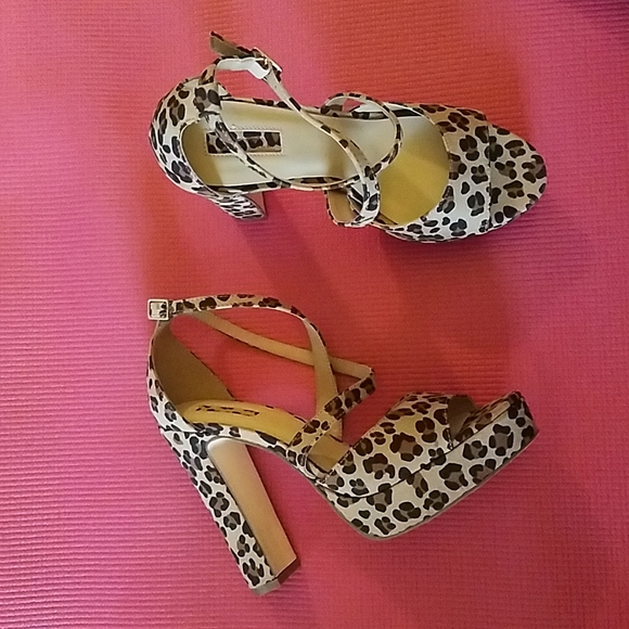 Forever 21 Shoes - SALE‼️ Strappy platform sandals 9